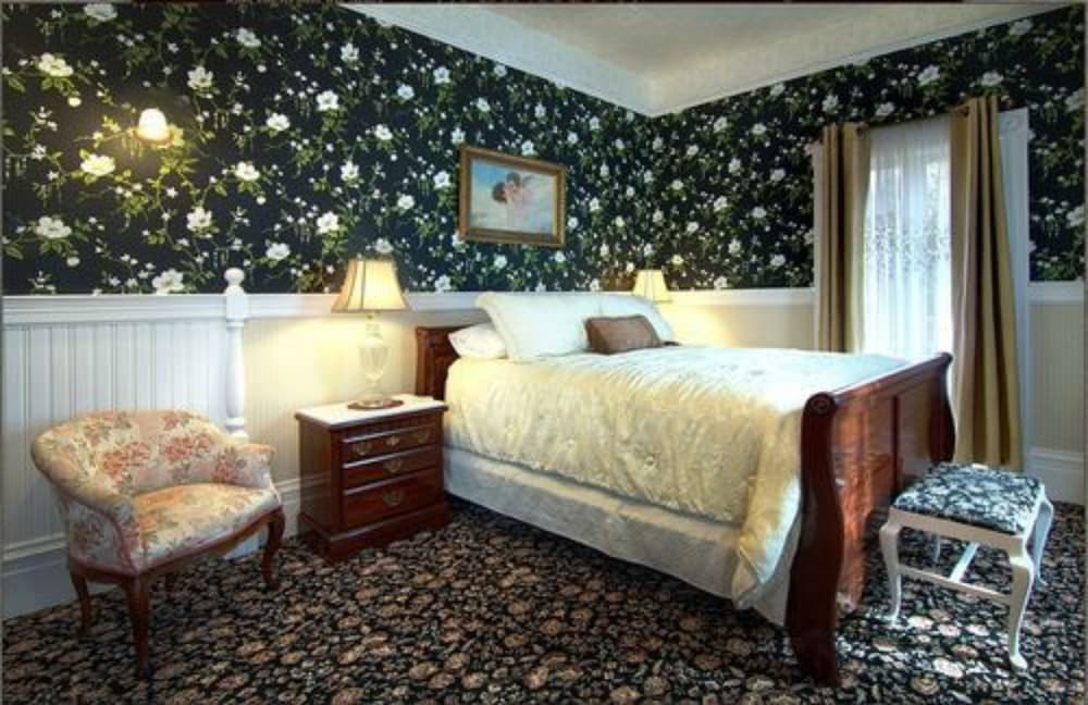 Gingerbread Mansion Inn 27/73