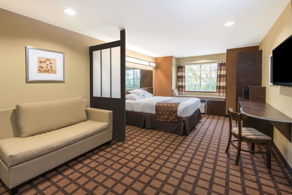 Microtel Inn And Suites By Wyndham North Canton 17/31