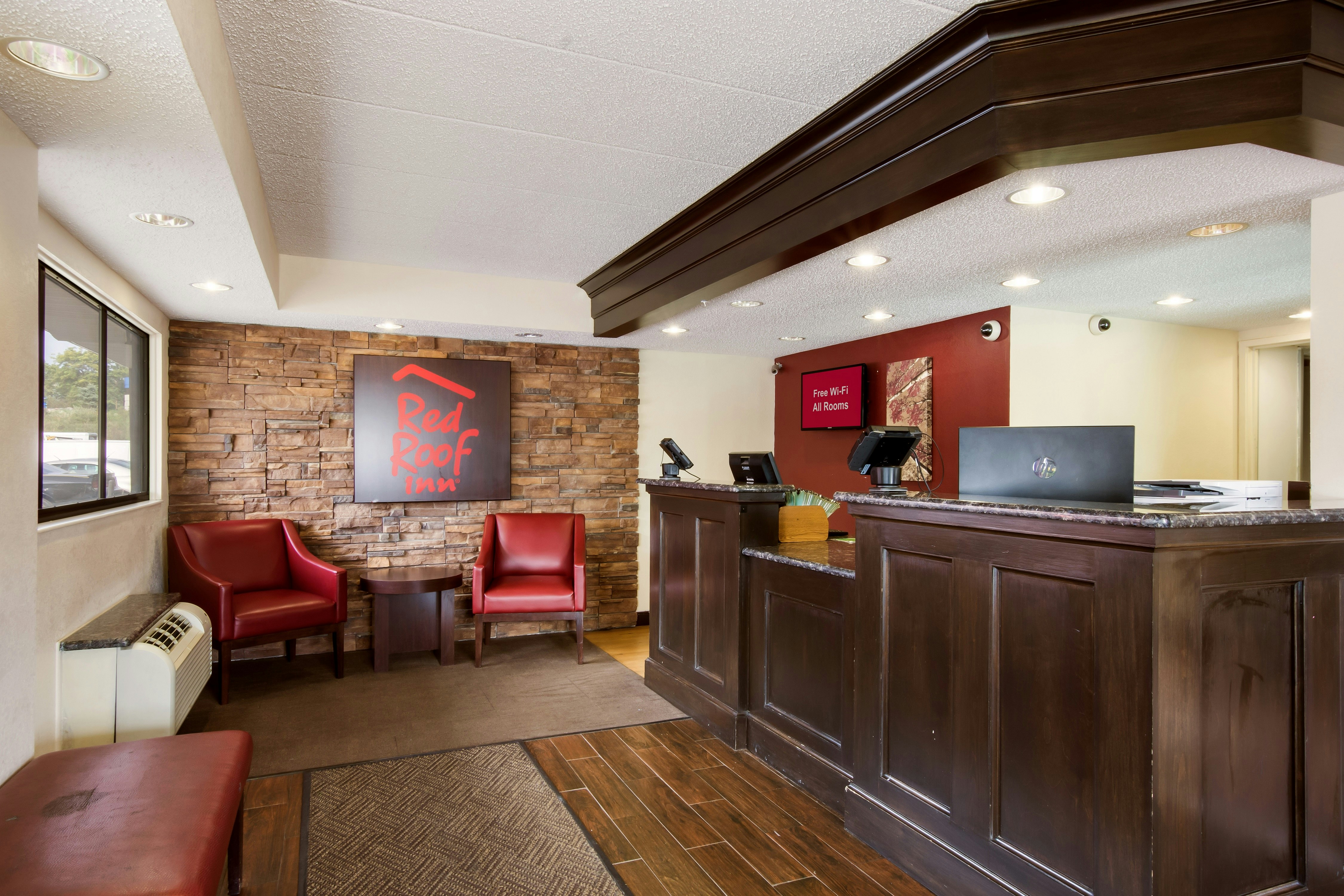 Red Roof Inn Grand Rapids Airport 4/33