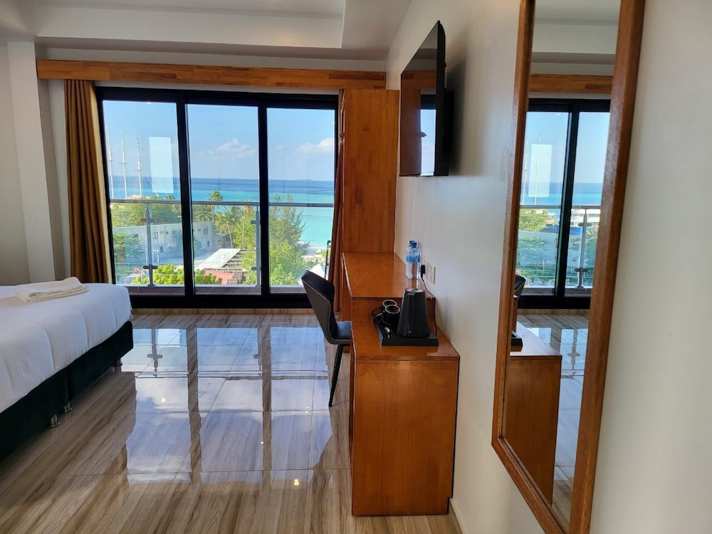 AIMI Beach Hotel 41/64