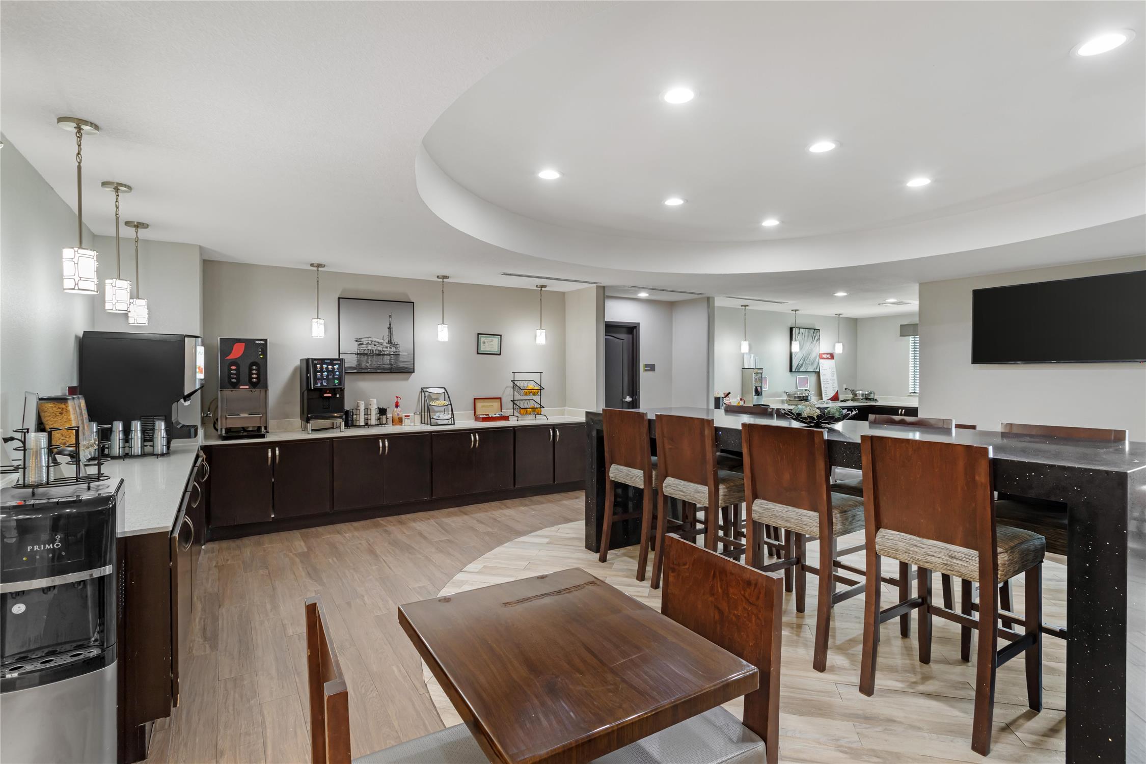 Best Western Plus Bay City Inn & Suites 33/44