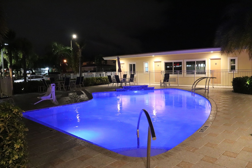 Curtis Inn & Suites 15/31