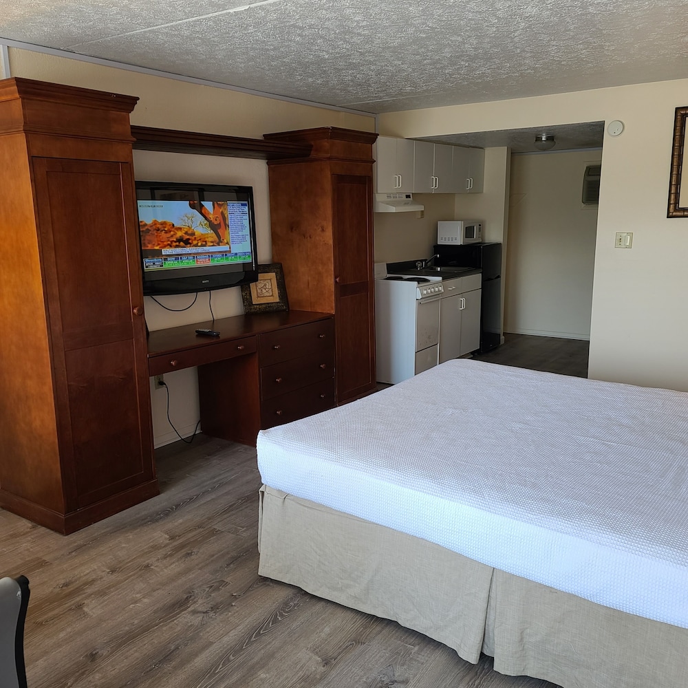 DELUXE, SUITE, KING BED