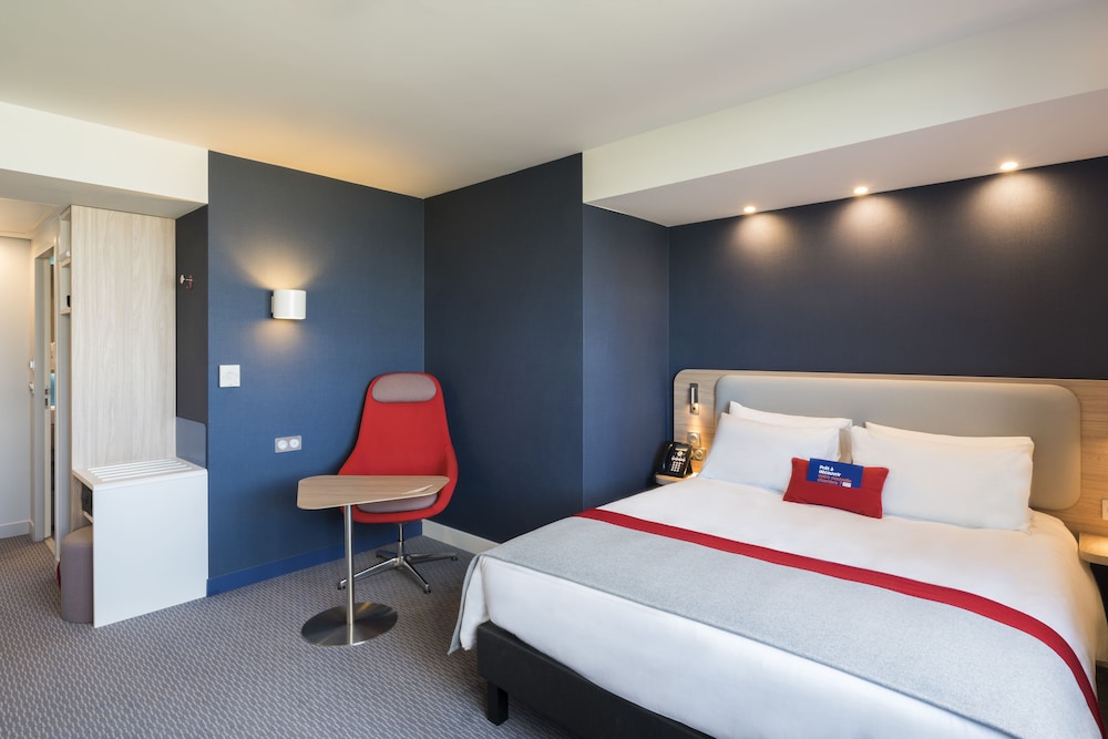 HOLIDAY INN EXPRESS PARIS - CDG AIRPORT 9/70