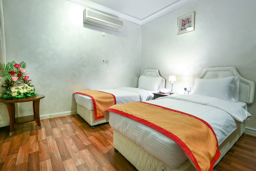 La Villa Suites Hotel 18/48