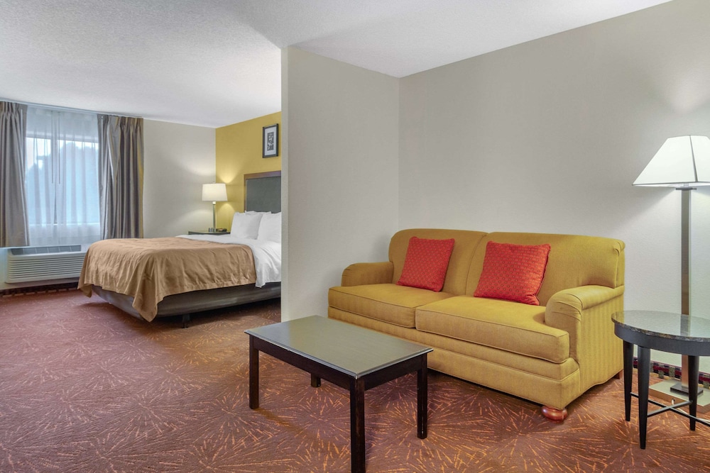 Spark by Hilton Lakewood Denver Southwest 36/54