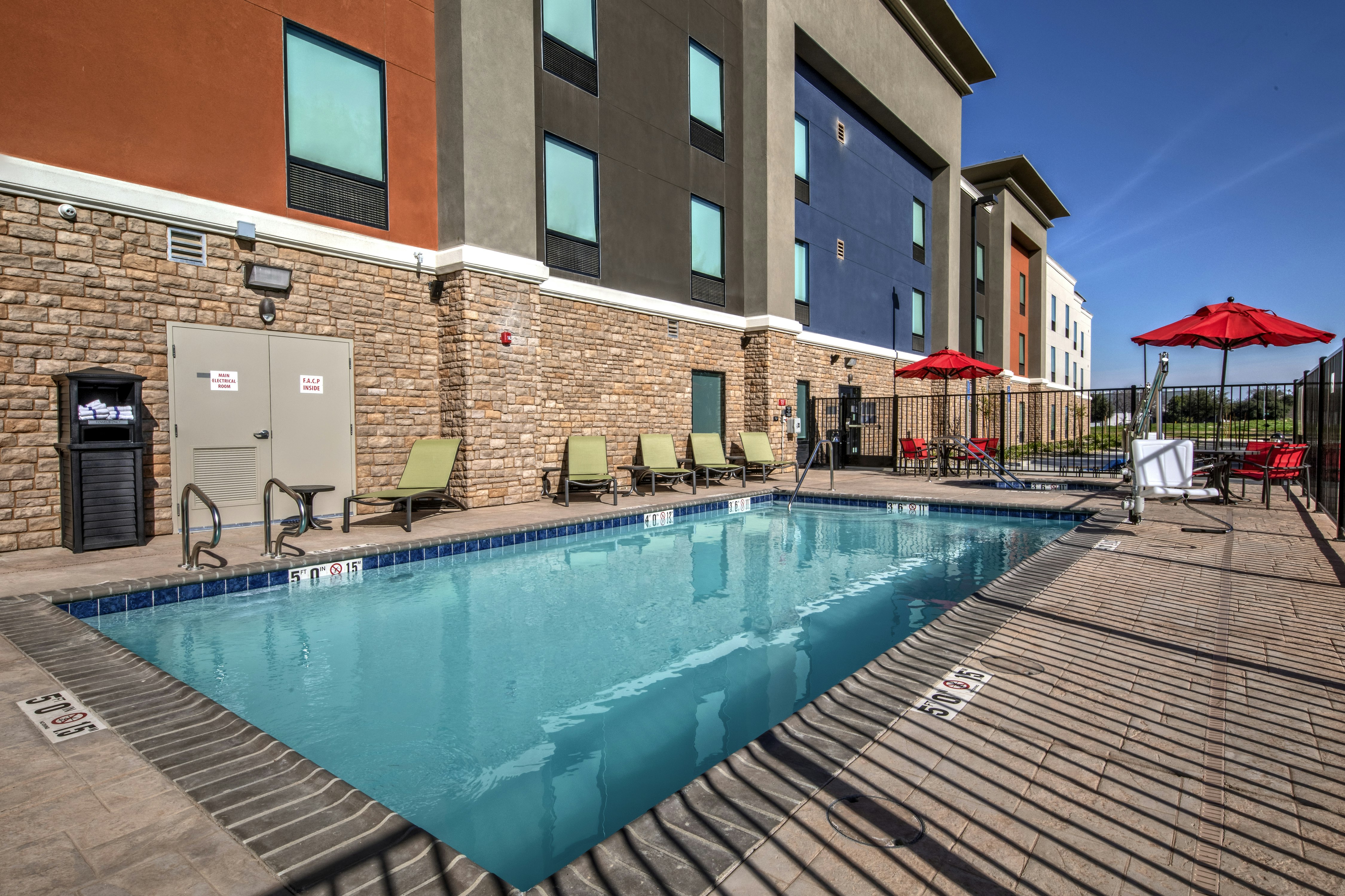 Hampton Inn Fresno Airport 38/38