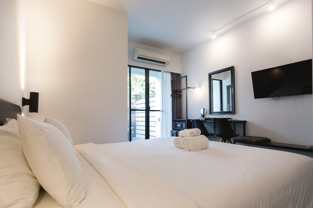 Iwualai Hotel 24/65