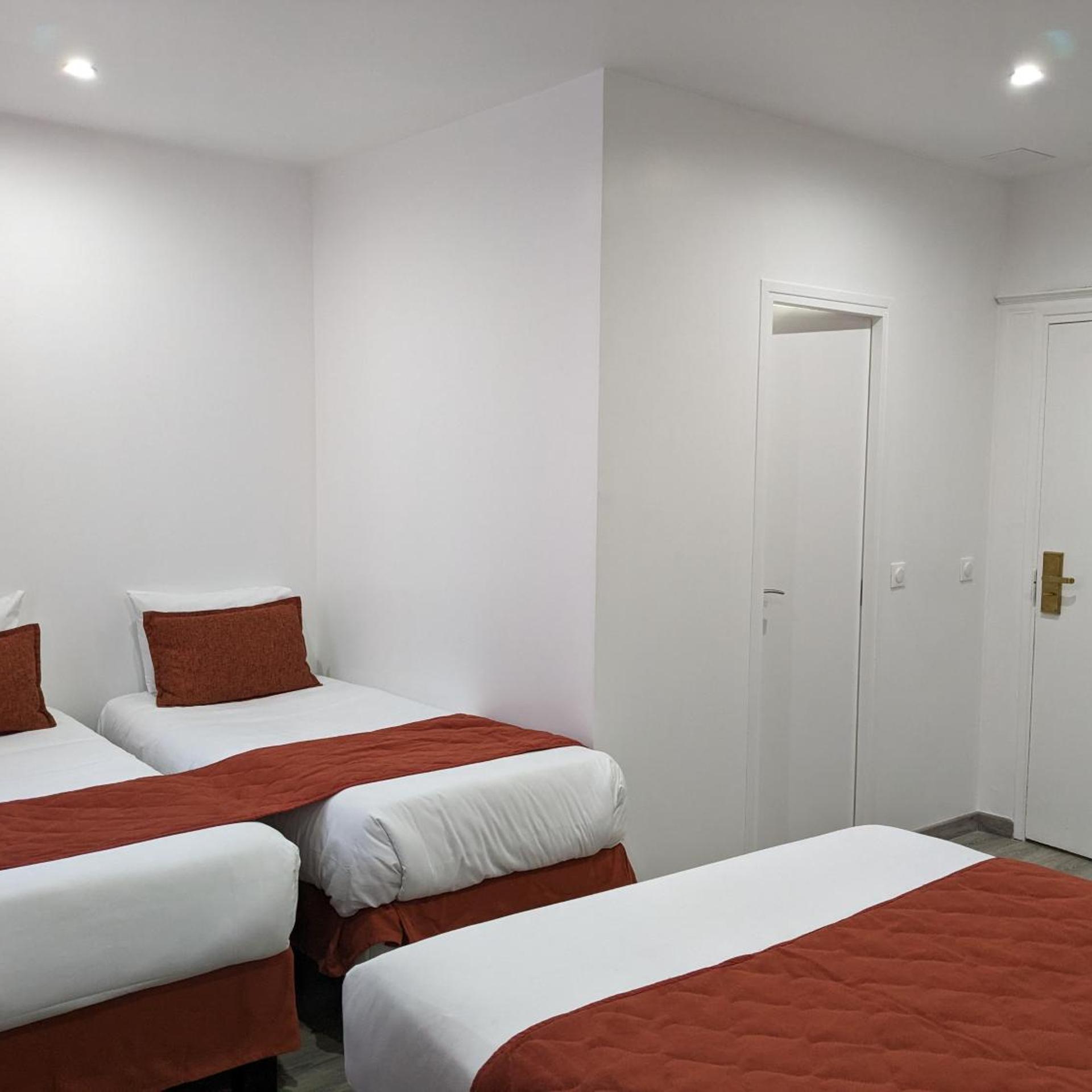 Room, Triple
