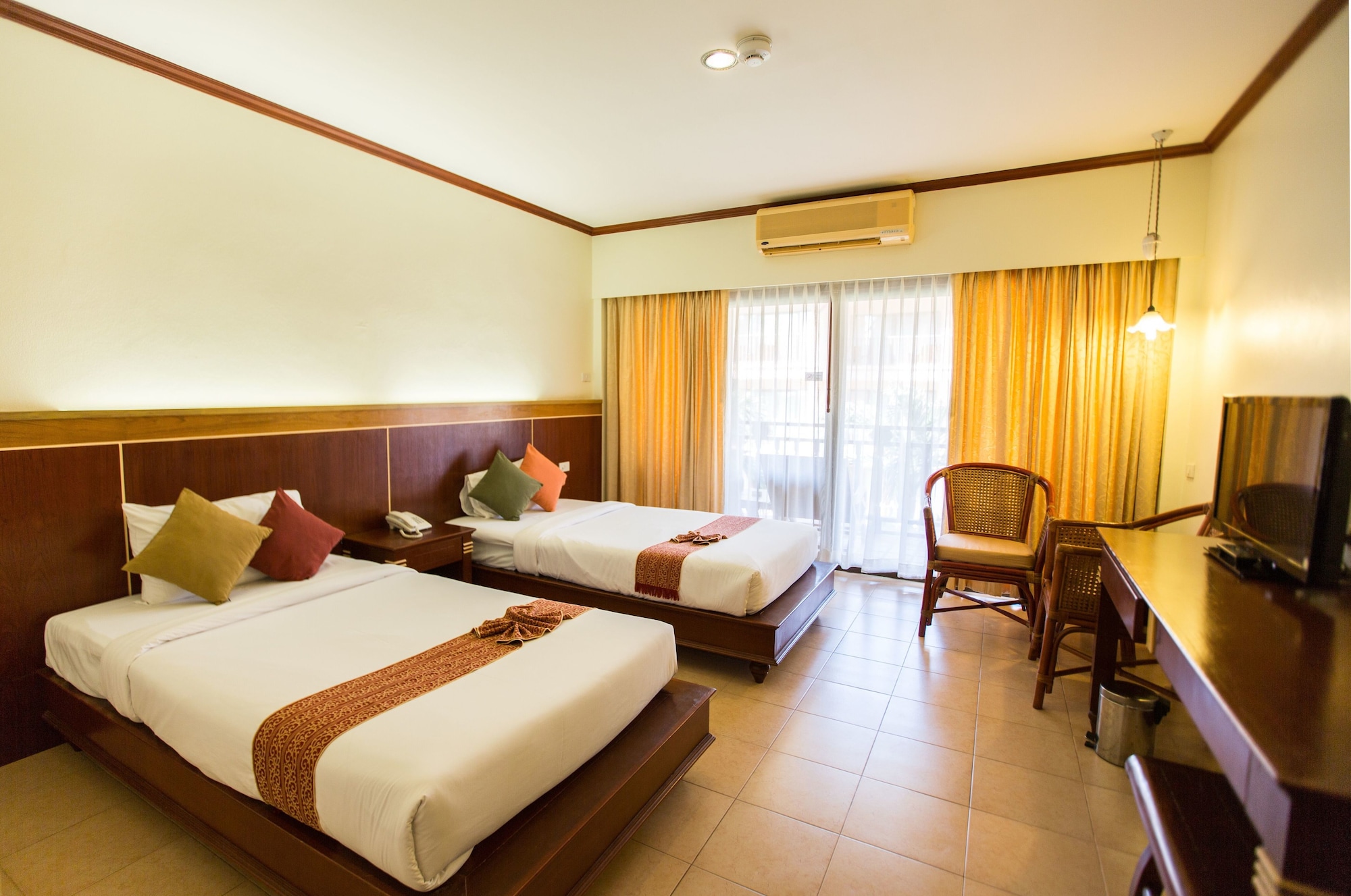 غرفة قياسية بسرير كينج، LANTA CASUARINA BEACH RESORT 2/3