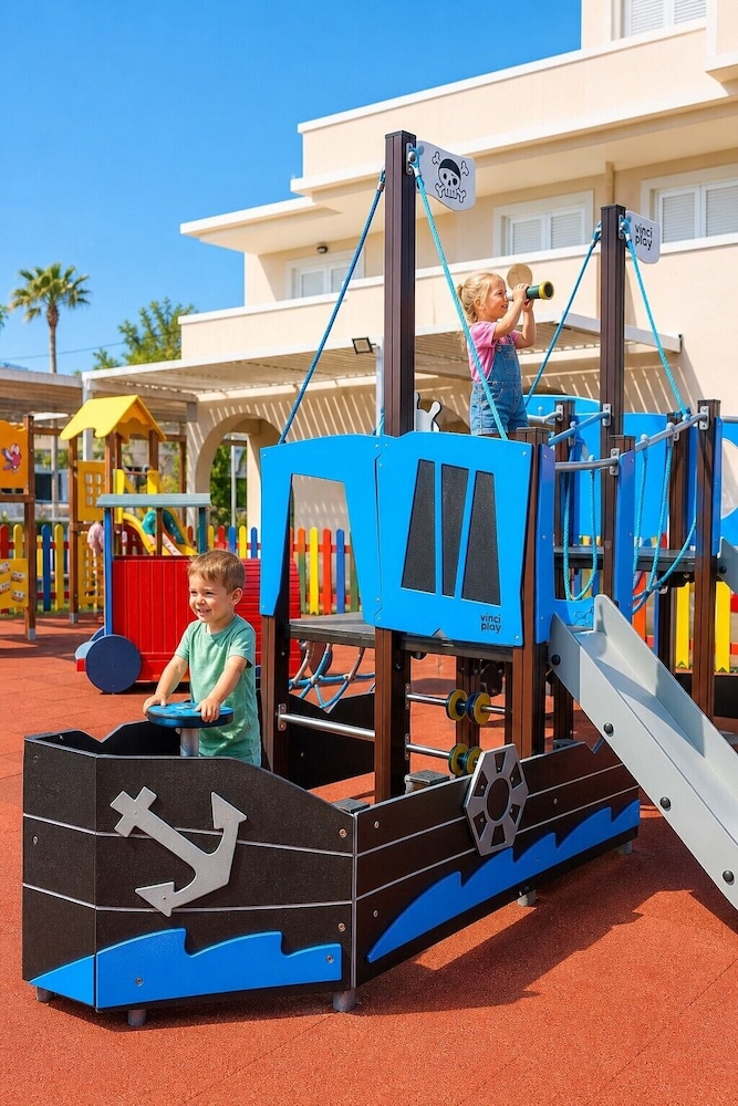 Peridis Family Resort 68/75