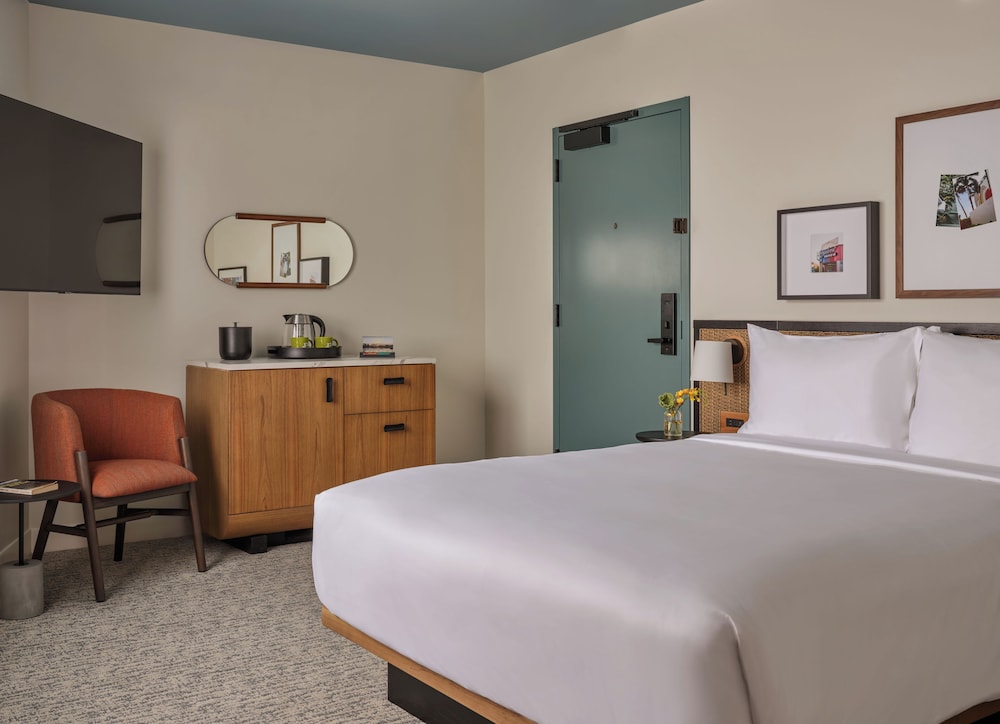 DELUXE, QUEEN BED, ACCESSIBLE