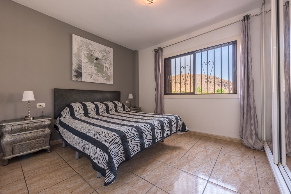 PALOMA BEACH APARTMENTS 16/57