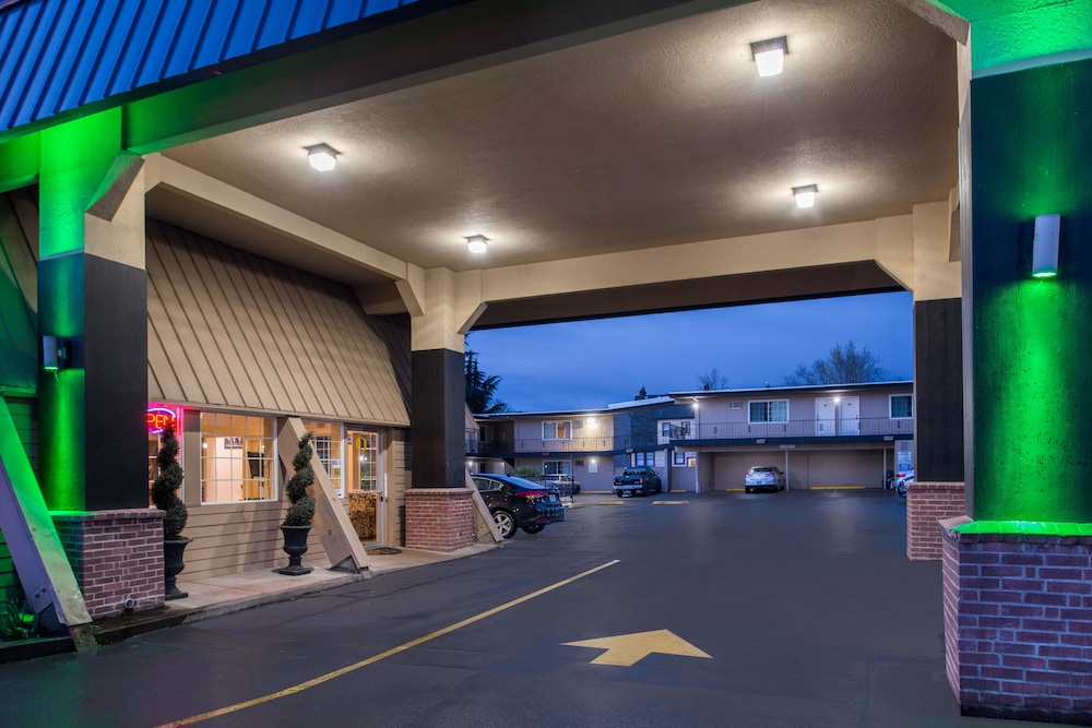 University Inn Suites 29/50