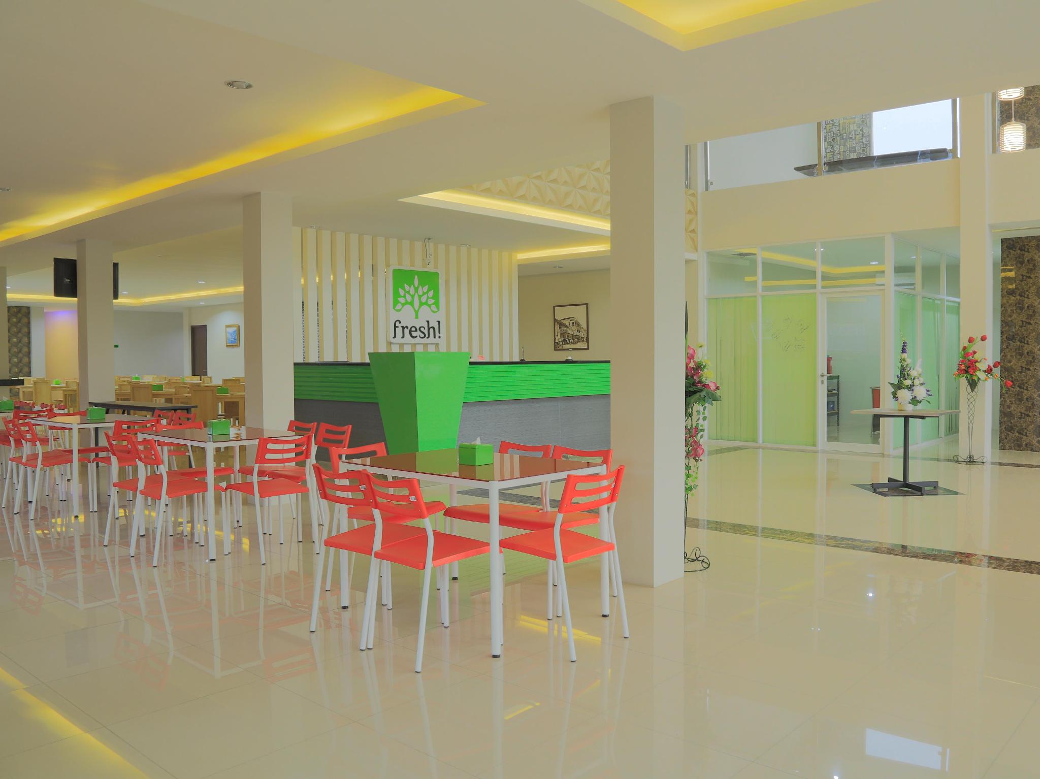 Fresh Hotel Sukabumi 32/35