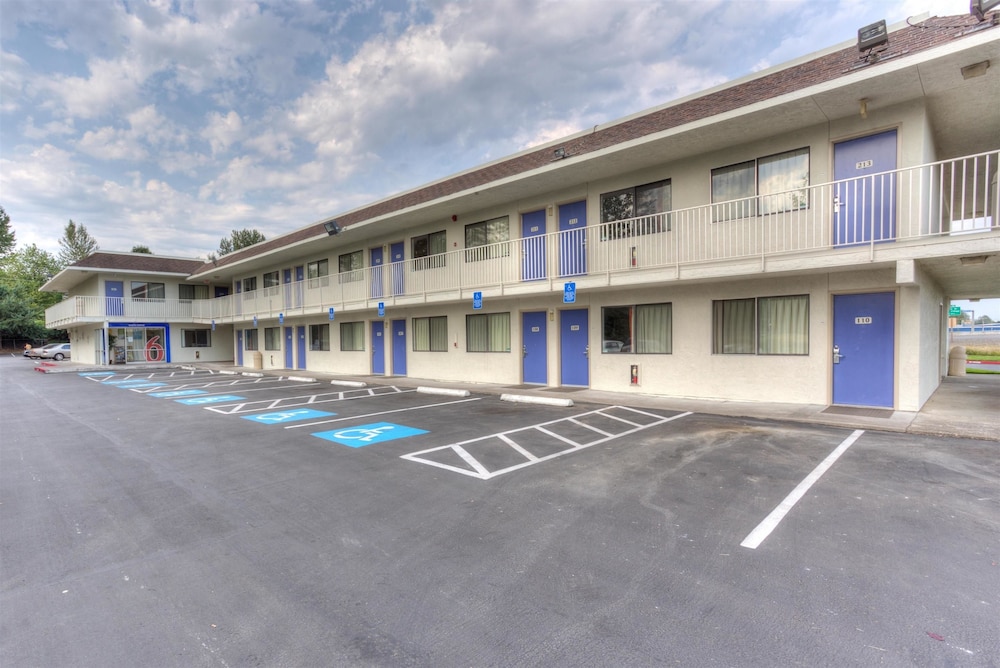 Motel6 Troutdale, OR - Portland East 10/59