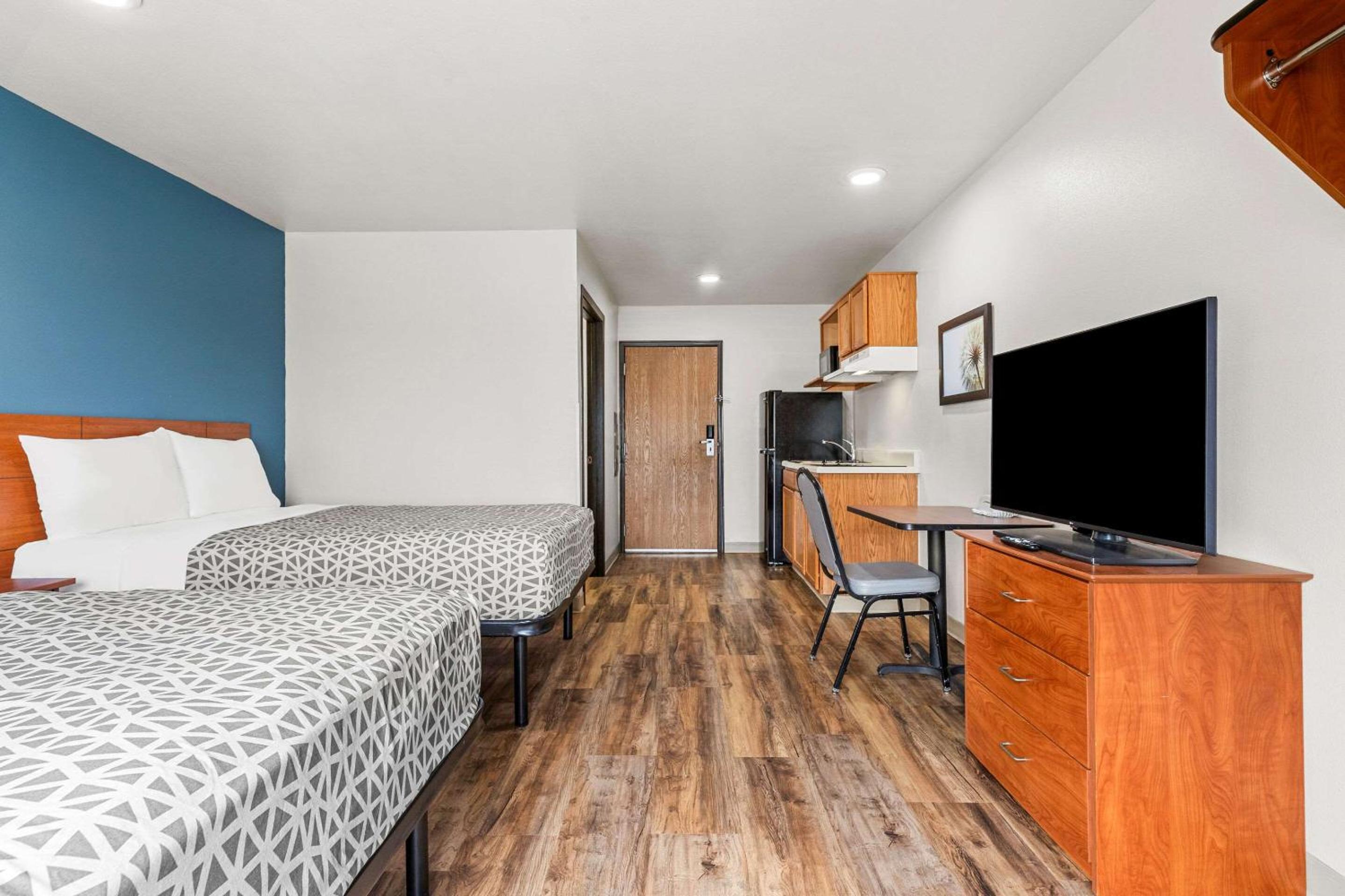 غرفة بسريرين مزدوجين، WoodSpring Suites Tulsa 2/10