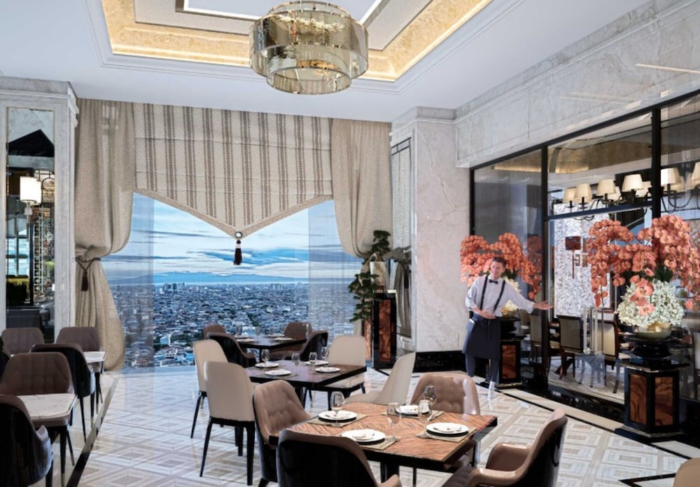 The Trans Luxury Hotel Surabaya 33/50