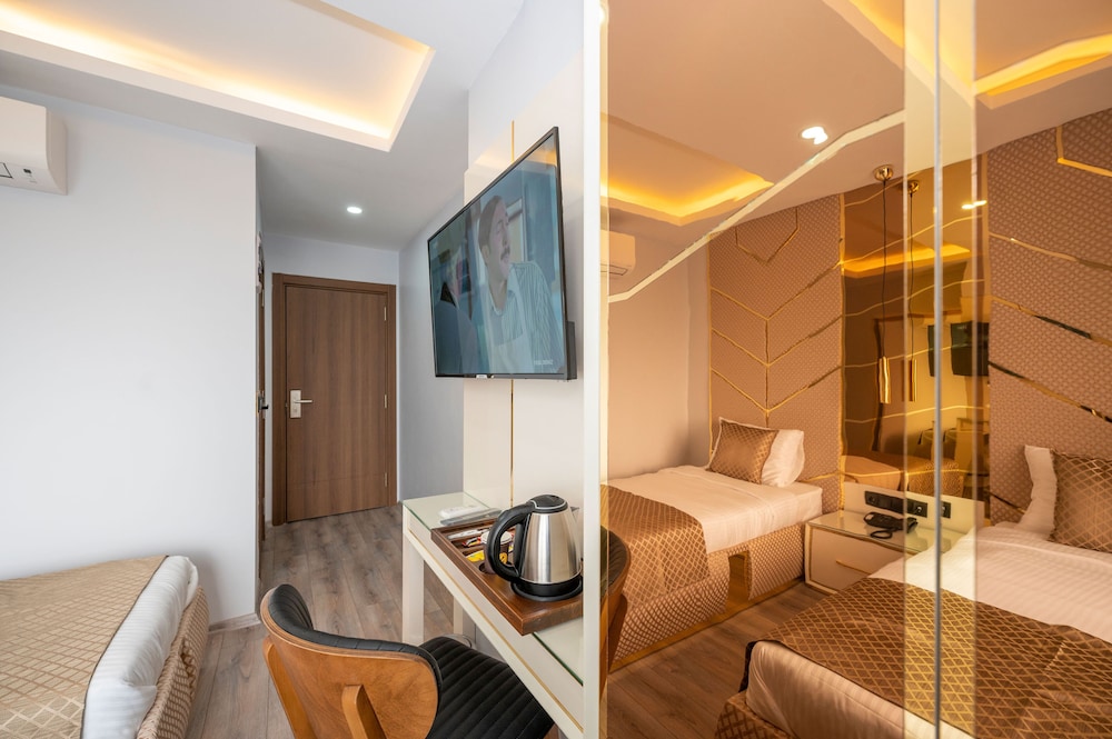 Luxury Airport Hotel 38/48