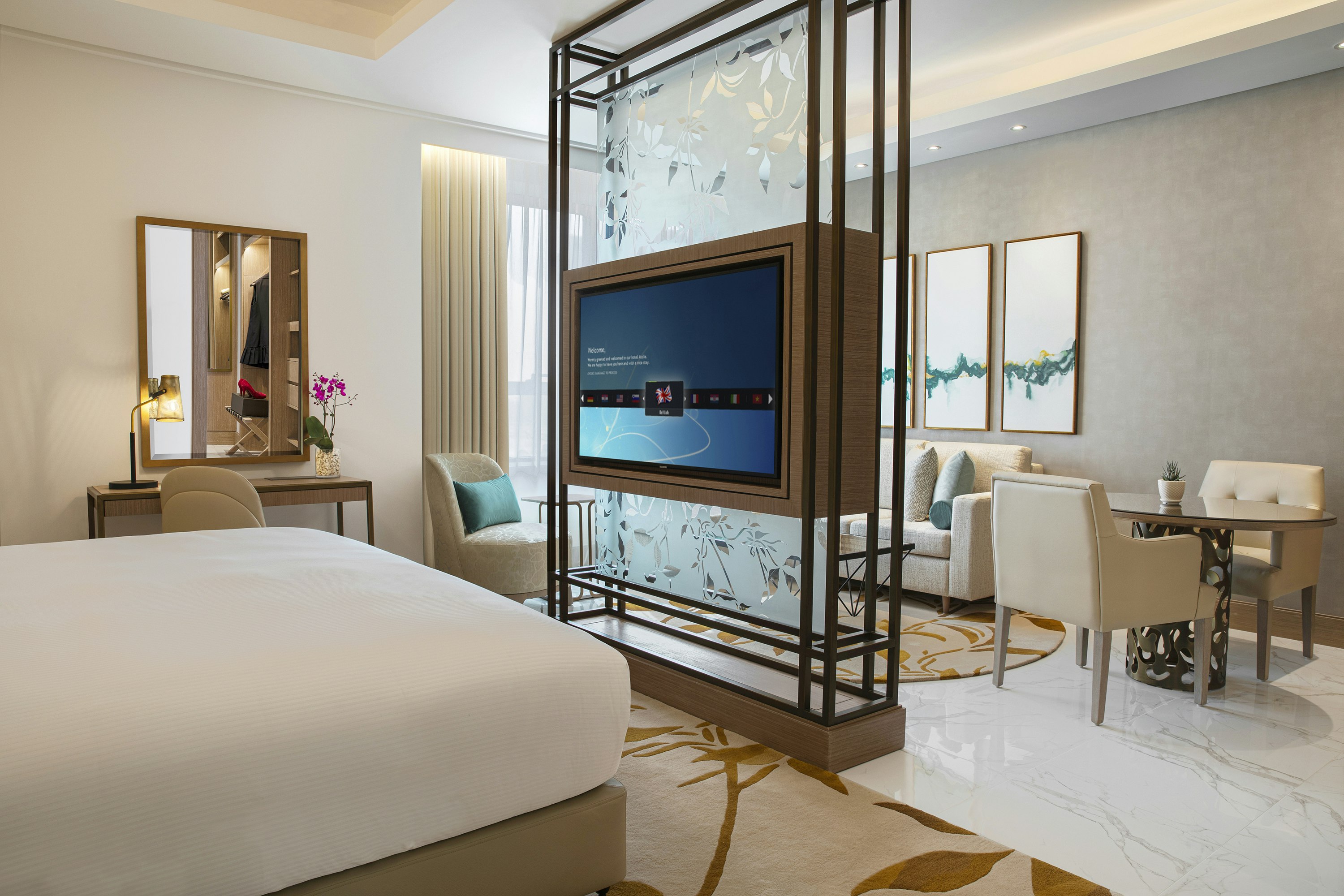ROOM, KING BED, POOL VIEW