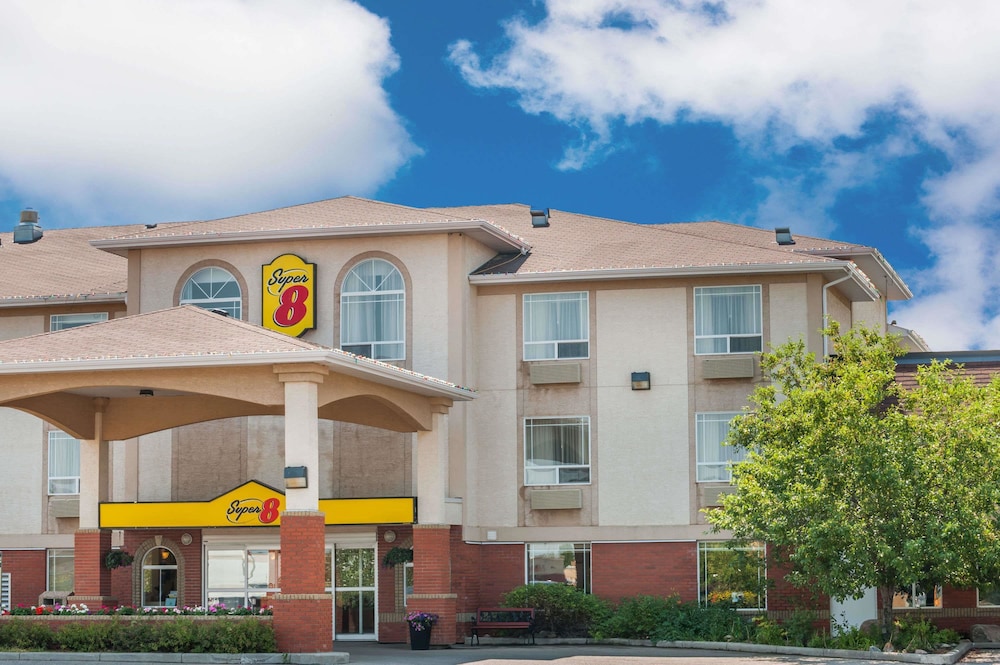 Super 8 By Wyndham High River Ab 3/66