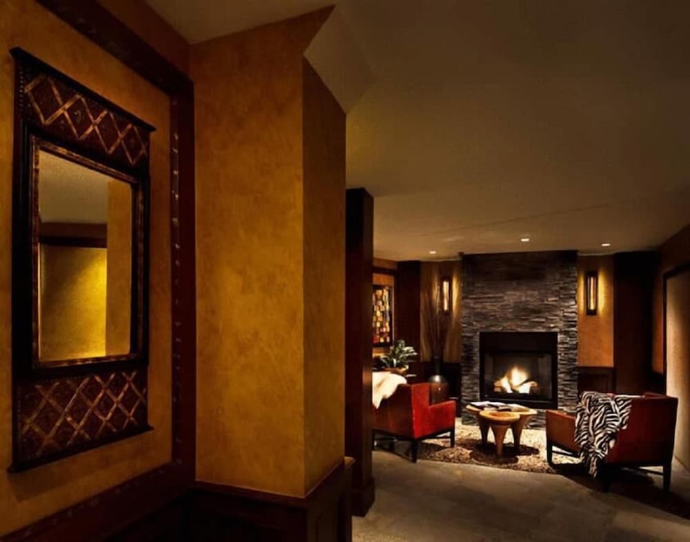 Executive Inn At Whistler Village 41/51
