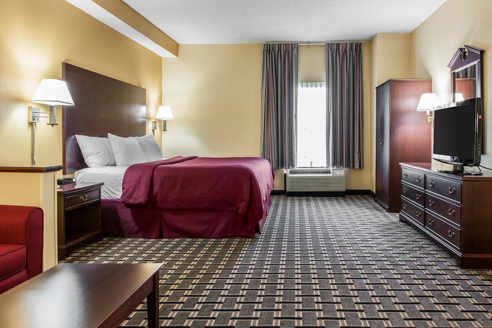 Clarion Inn & Suites Indianapolis Northwest 22/55