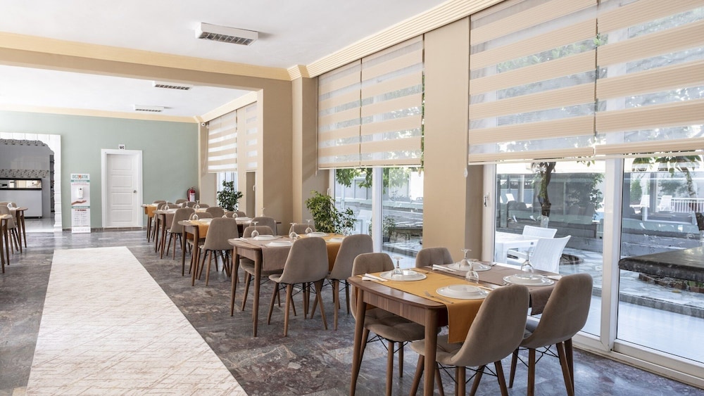 Side Spring Hotel 38/46