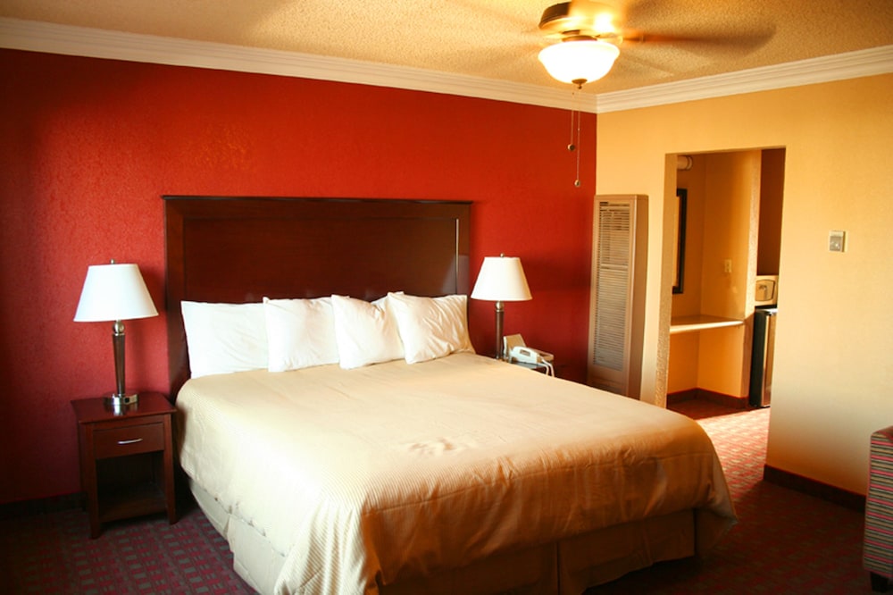 Pacific Inn And Suites 18/50