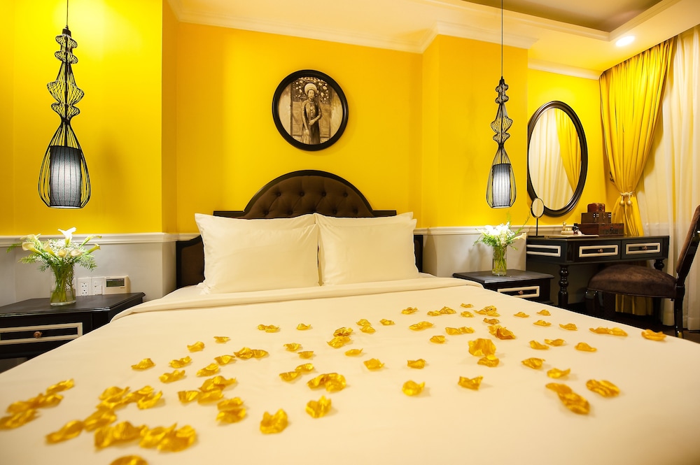 Adora Art Hotel 66/74