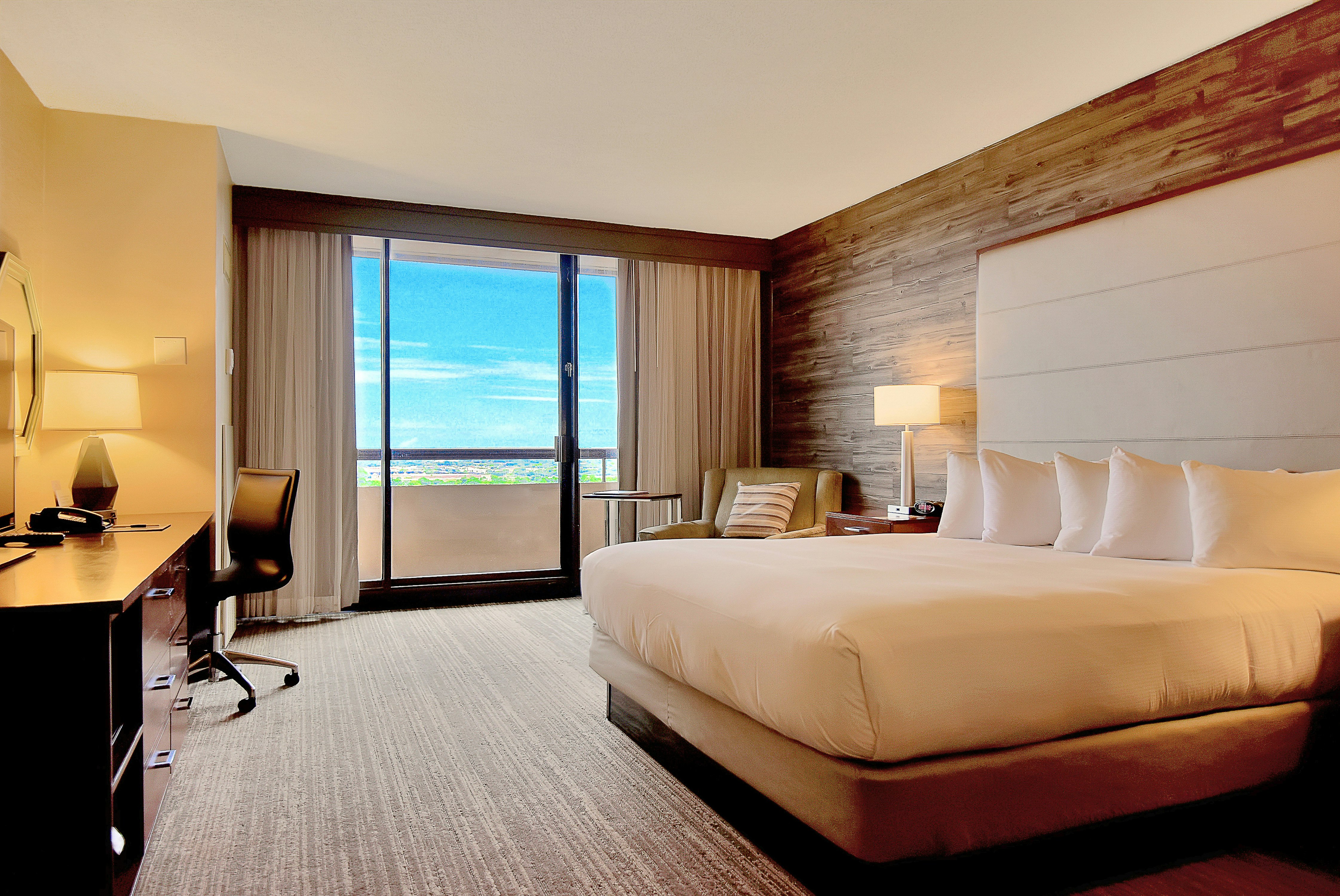 ROOM, KING BED, BALCONY