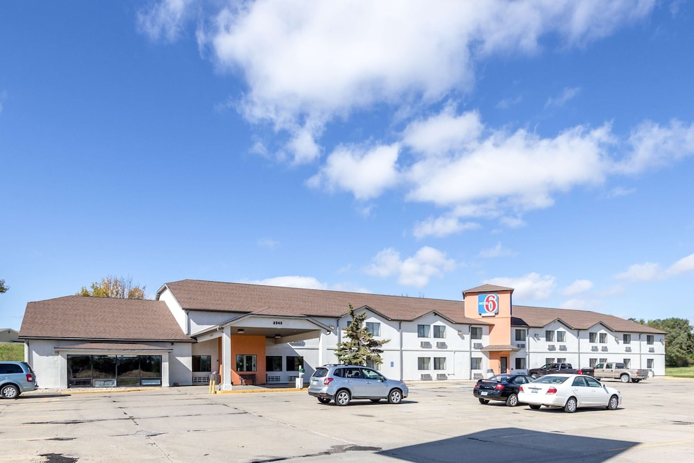 Motel6 Waterloo, IA 44/50
