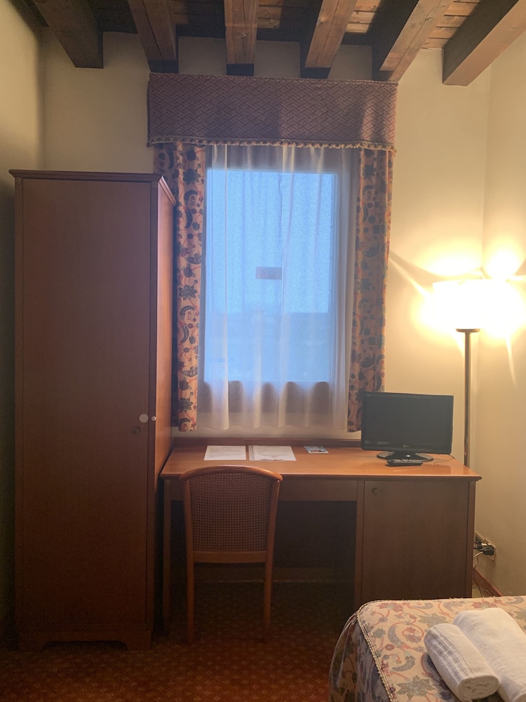 Hotel Villa Sara 24/60