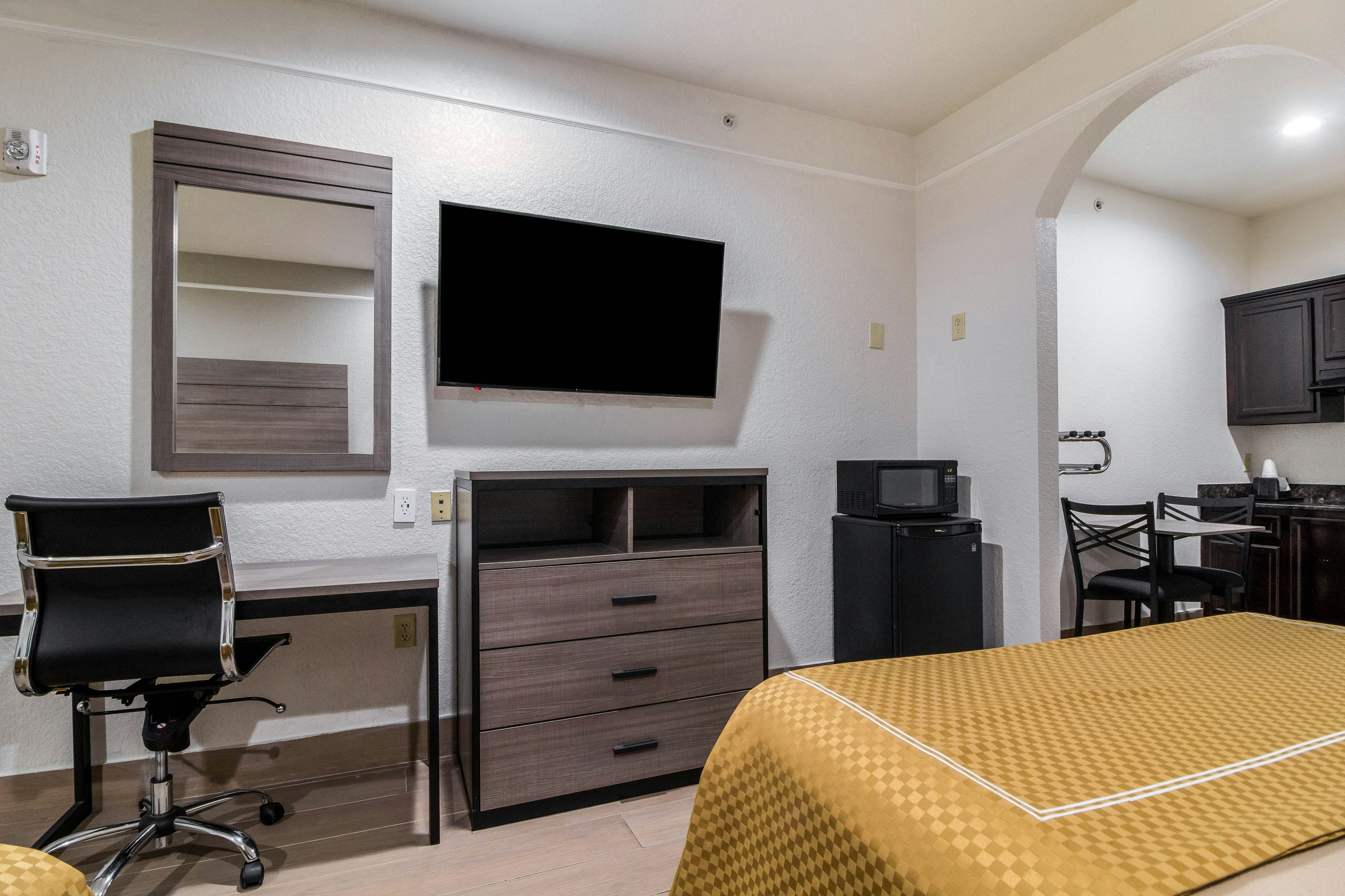 Scottish Inn Suites Baytown 27/32