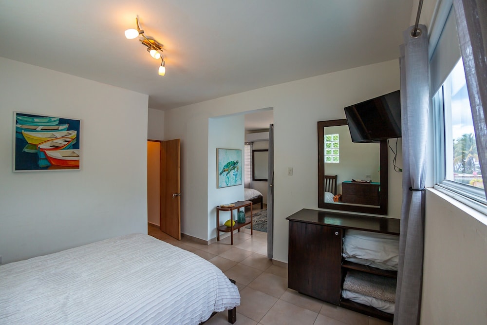House, Futon Bed, King Bed, 4 Queen Beds, Sofa