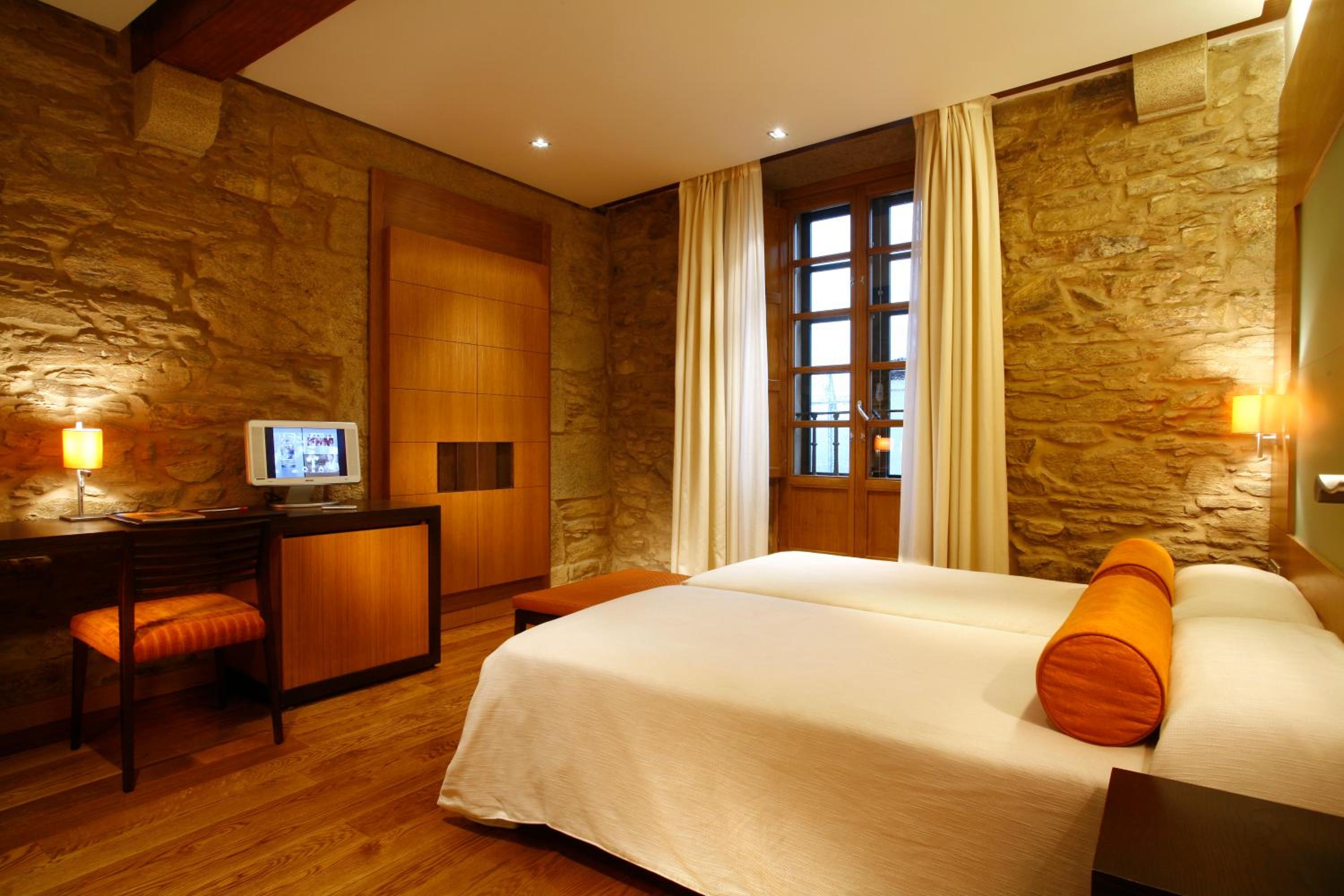 Room, Double or Twin Bed