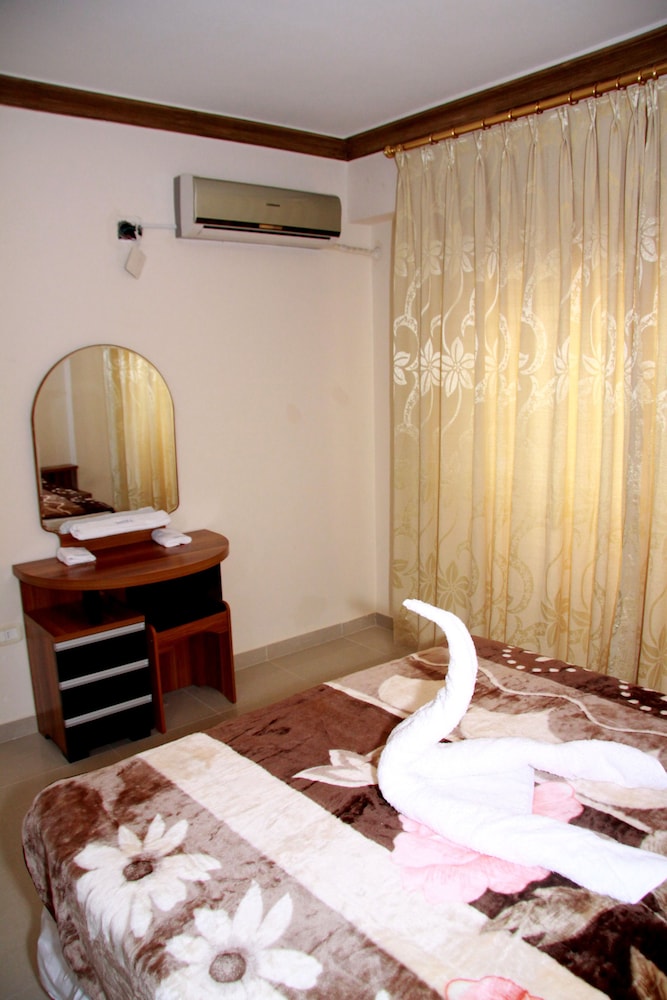 Sedrh Hotel 10/30