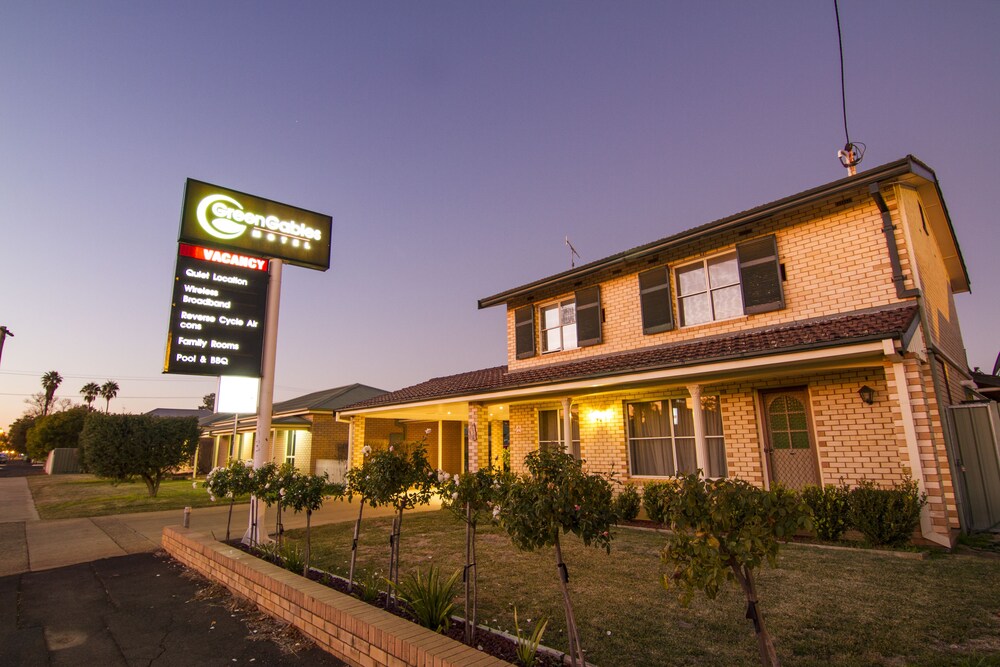 Green Gables Motel 1/29