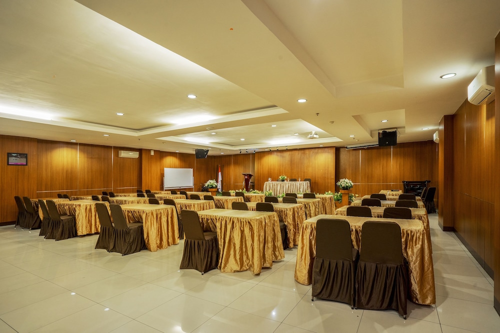 Hotel Grand Kartika 53/63