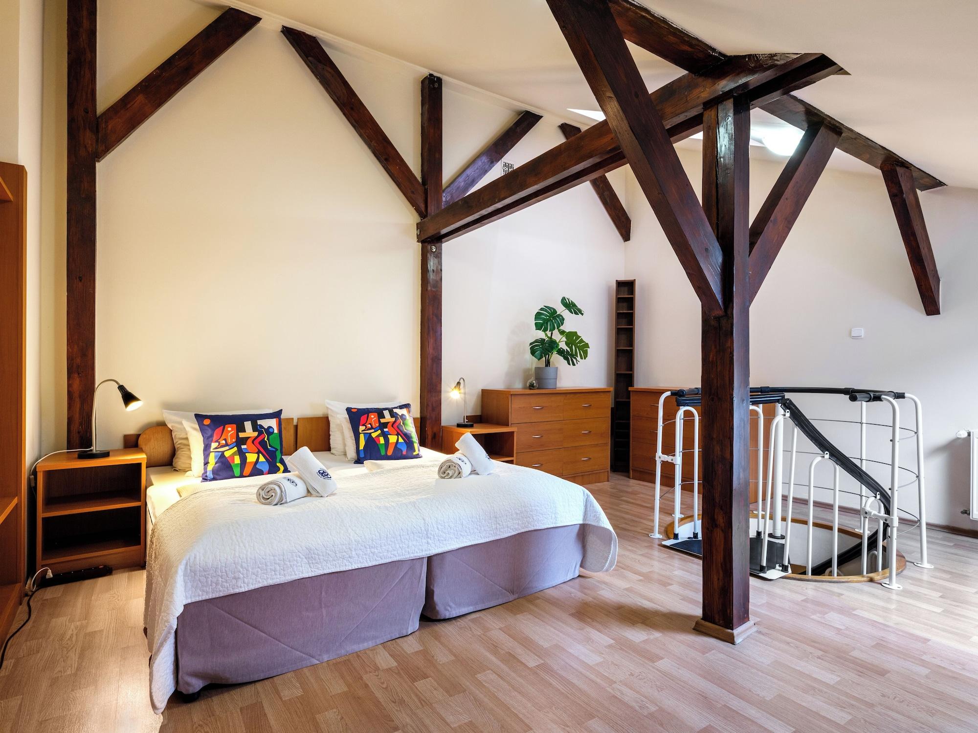 Mezzanine, 2 Bedrooms, Studio