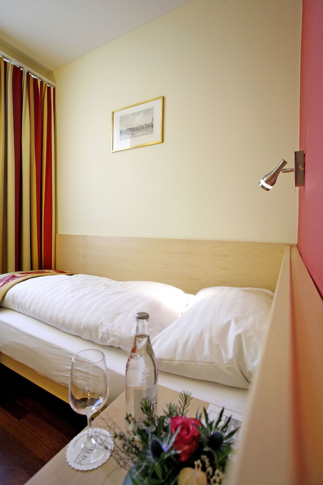 De La Paix Hotel 10/43