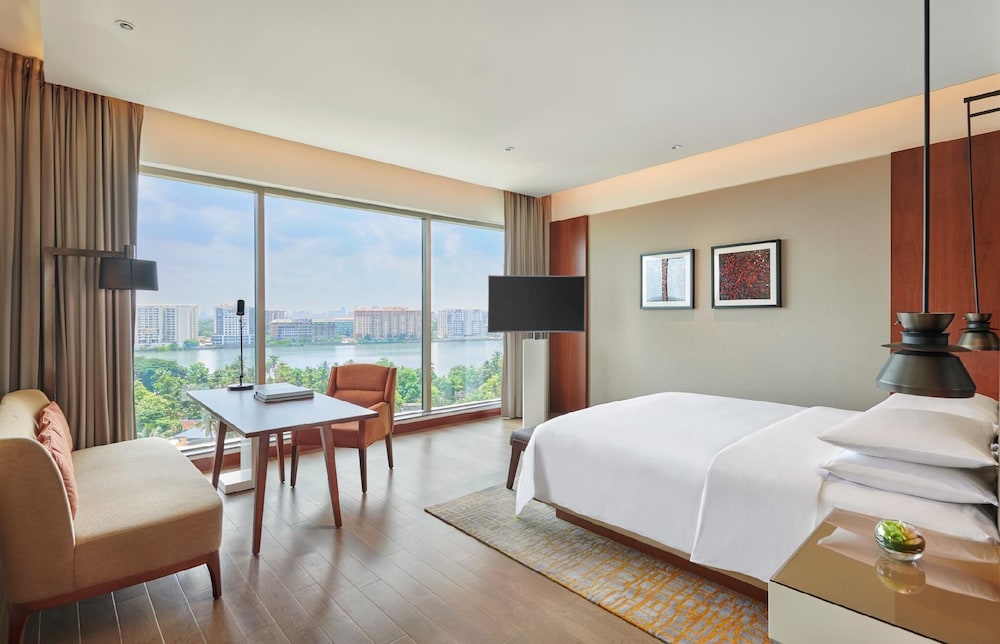 Room, King Bed, Backwater View