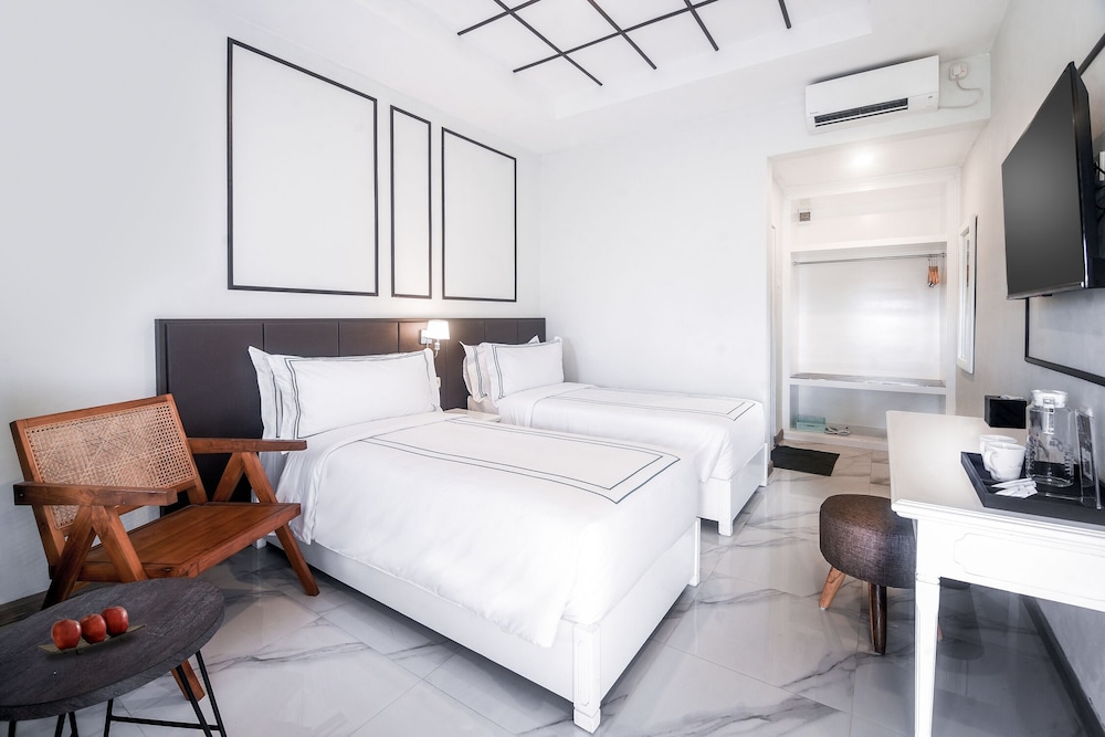 SUPERIOR, TWIN BEDS, GARDEN VIEW