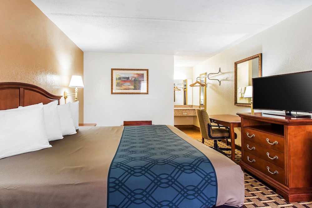 Econo Lodge Savannah Midtown 16/23