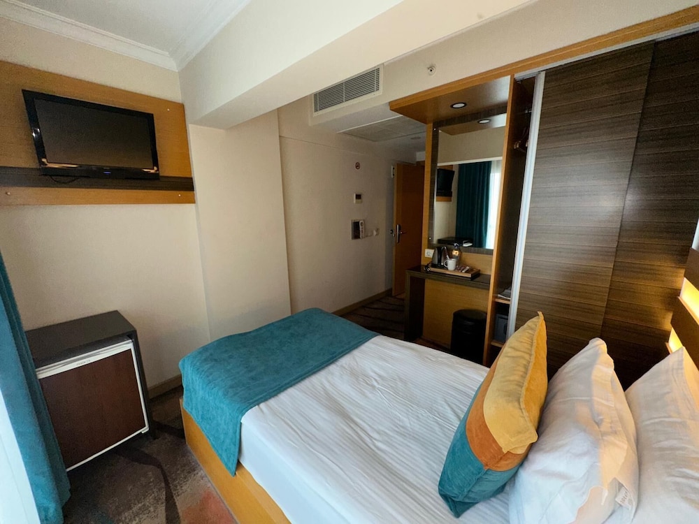 STANDARD, SINGLE, SEA VIEW