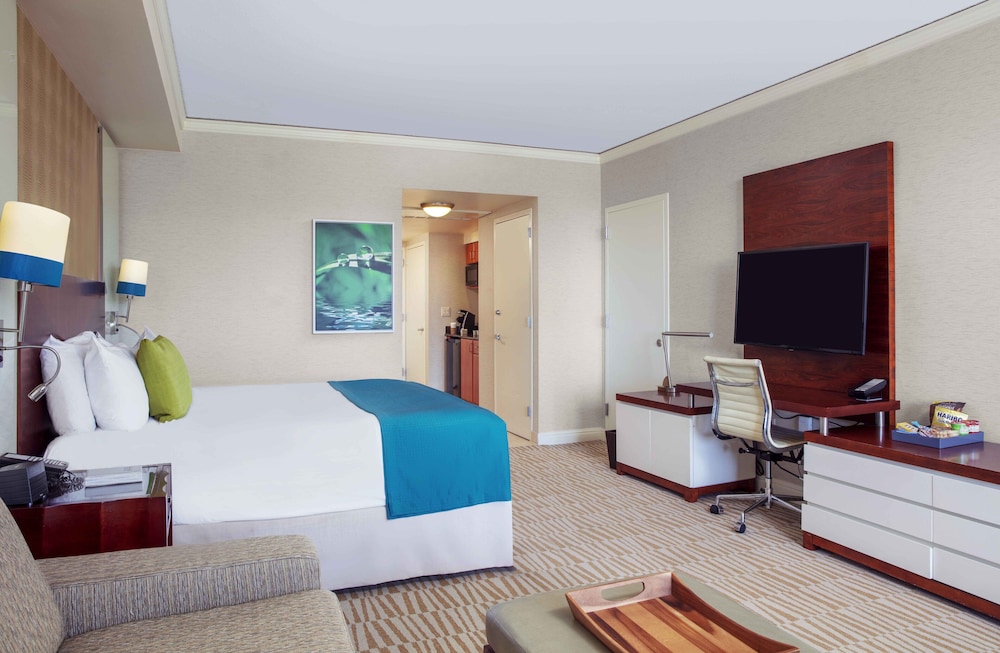 Junior Suite, King Bed, Bay View, Sofa