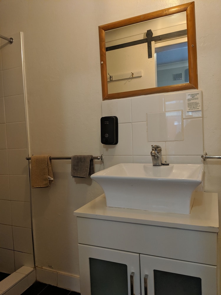 Budget, Family, 2 Double and Twin Beds, Alpine Heritage Motel 3/3