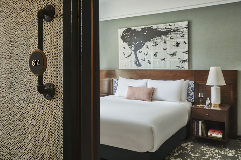 STANDARD, KING BED