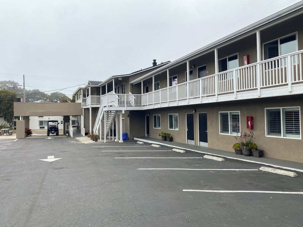 Rockview Inn And Suites 42/54
