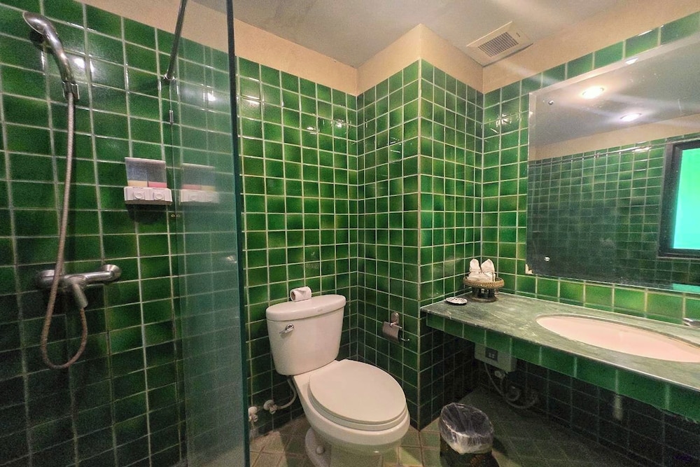 POONYAMANTRA RESORT 73/75